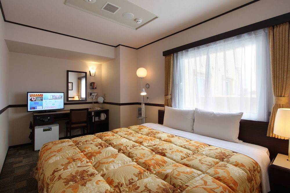 Toyoko Inn Hon-Atsugi-Eki Minami-Guchi Eksteriør bilde